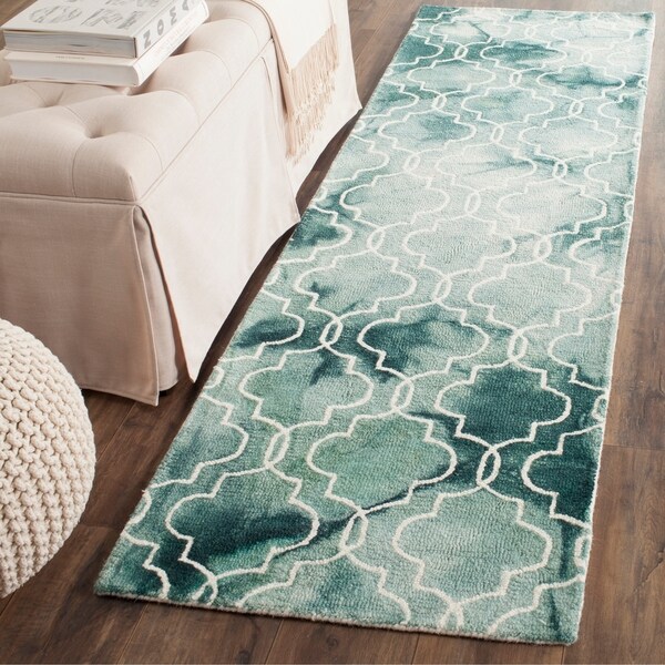 Safavieh Handmade Dip Dye Watercolor Vintage Green/ Ivory Wool Rug - 2'3 x 6'