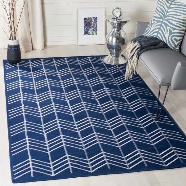 Safavieh Hand-Woven Kilim Navy Wool Rug - 8' x 10'