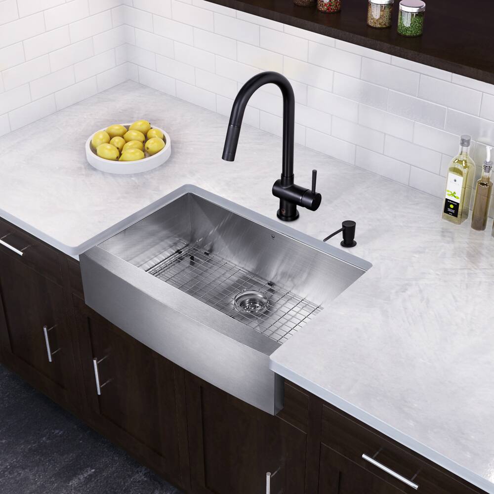 VIGO All-in-One 33-inch Stainless Steel Farmhouse Kitchen Sink and Gramercy Matte Black Faucet Set