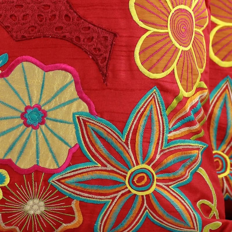 NOVICA Handmade Set of 2 Applique Red Romance Cushion Covers (India)