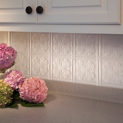 Fasade Traditional Style #10 Gloss White 15-square Foot Backsplash 15 Sq Ft Kit