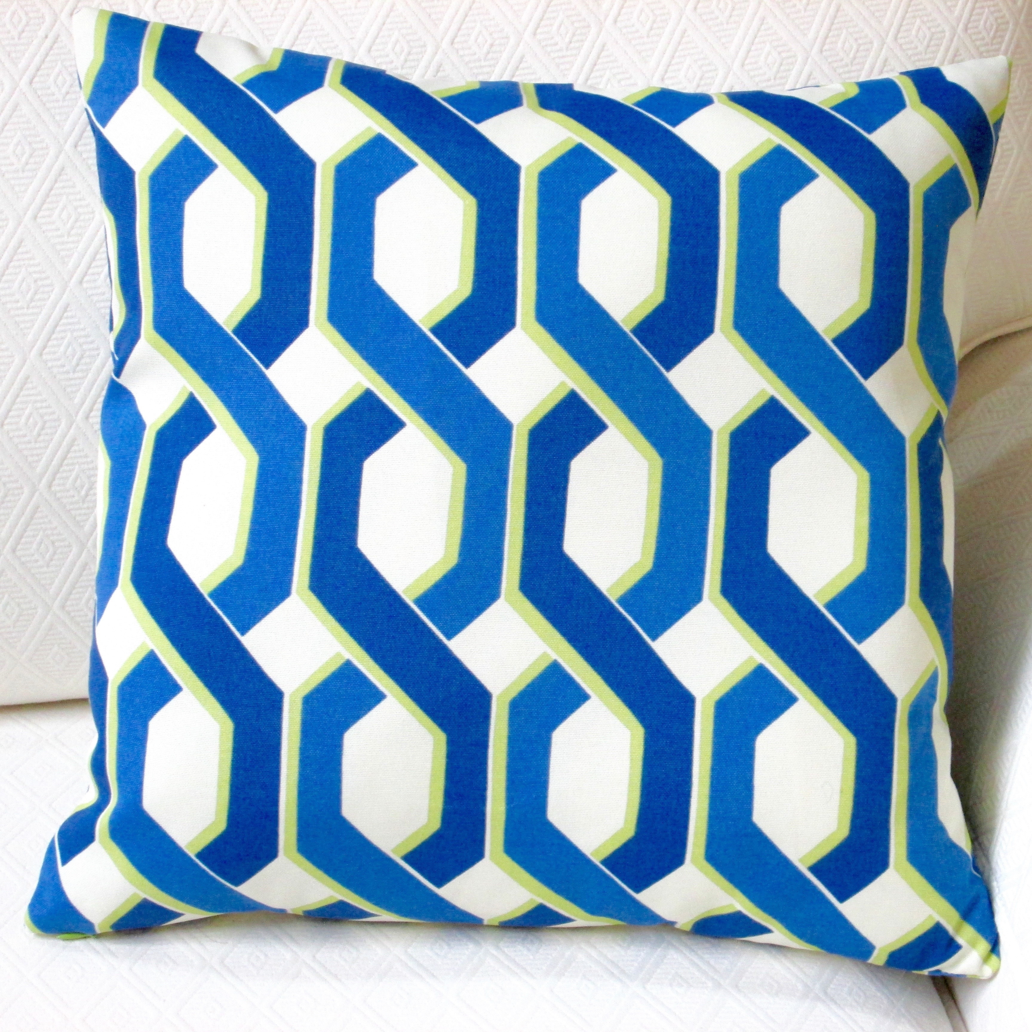 Artisan Pillows Outdoor 18-inch Greek Key Blue or Orange Throw Pillow (Set  of 2) - Bed Bath & Beyond - 13682646