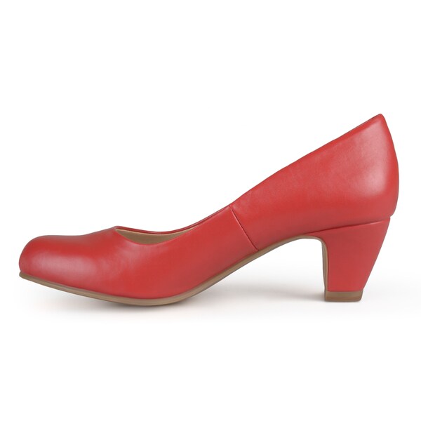 comfortable round toe pumps