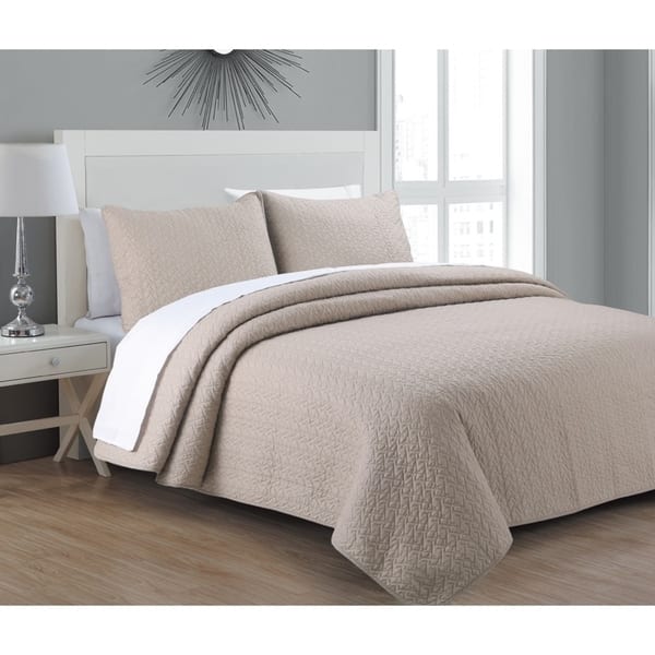 https://ak1.ostkcdn.com/images/products/10379629/Copper-Grove-Avon-3-piece-Quilt-Set-e377371a-8fc5-4f72-92e9-12c499aa0a7d_600.jpg?impolicy=medium