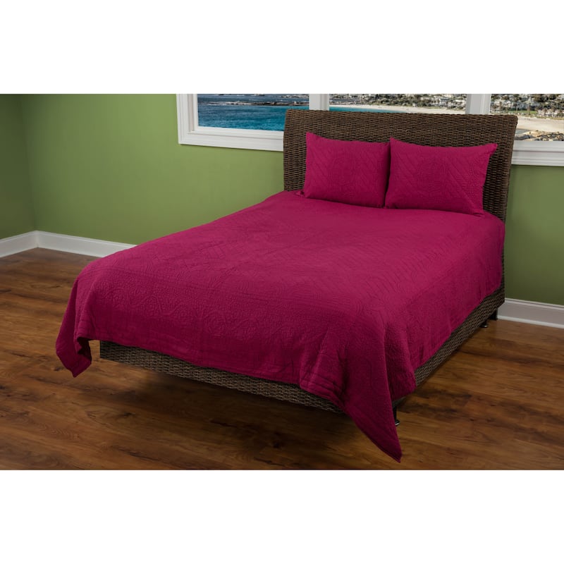 Rizzy Home Raspberry Moroccan Fling Quilt - Twin