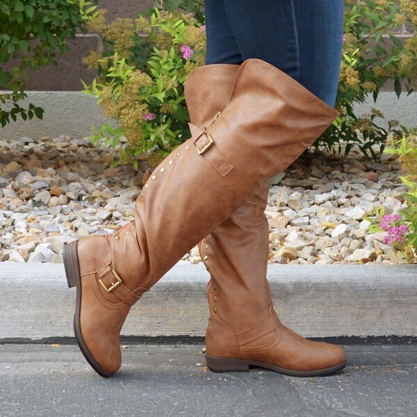 cushioned low calf buckle boots