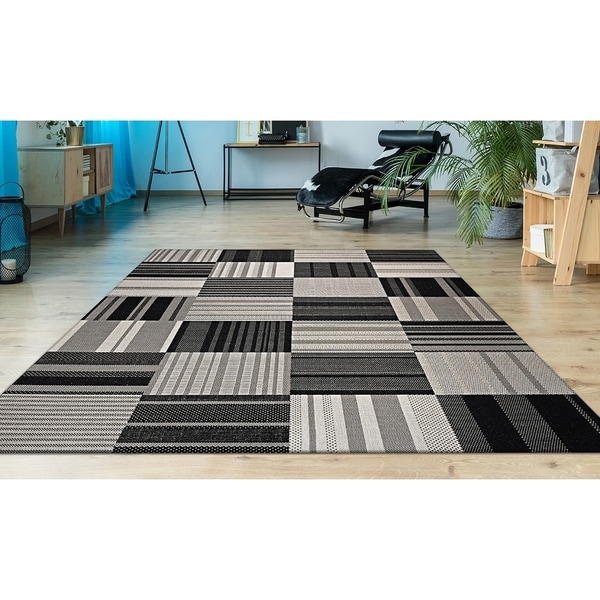 Hampton Pastiche Black-Cream Indoor/Outdoor Area Rug - 6'6" x 9'6"