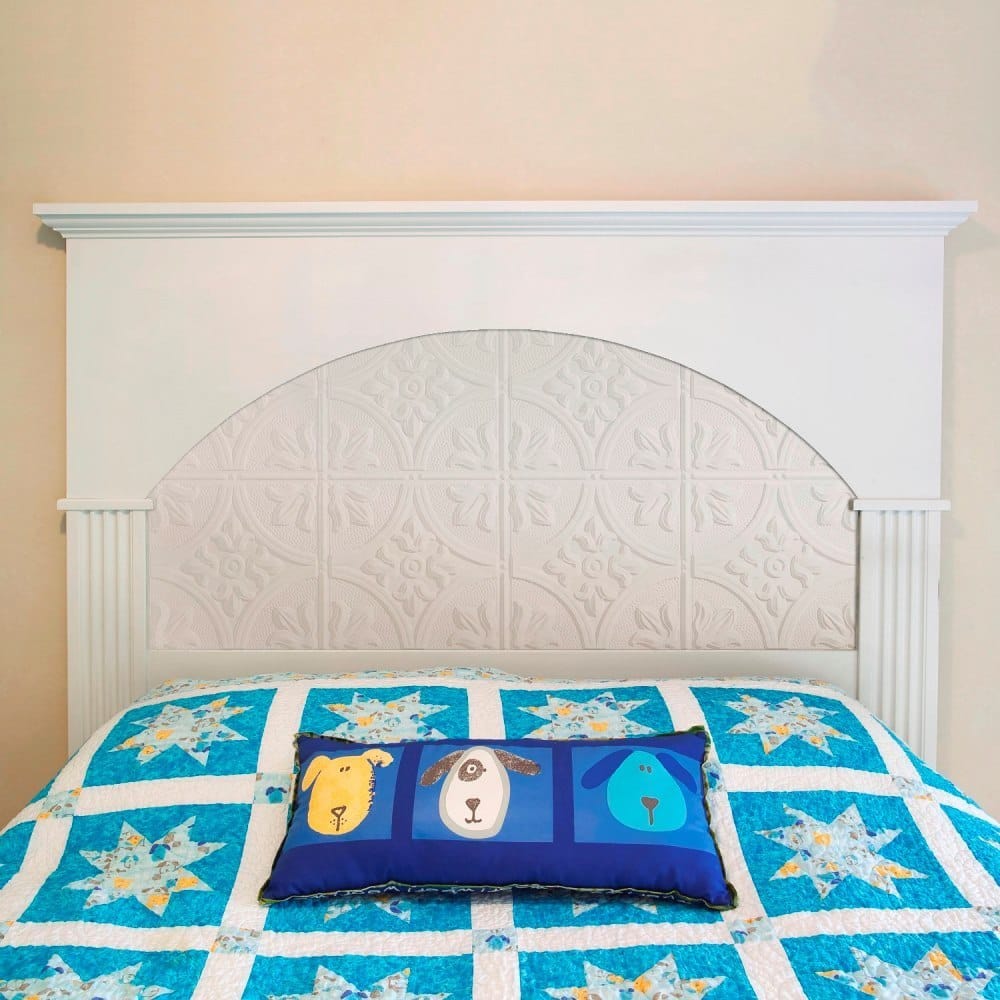 FASÄDE Traditional 2 4-foot x 8-foot PVC Wall Panel in Gloss White