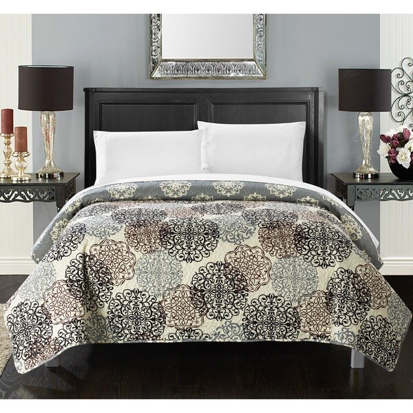 Chic Home 5-piece Juliana Boho Inspired Reversible Print Quilt and White Sheet Set