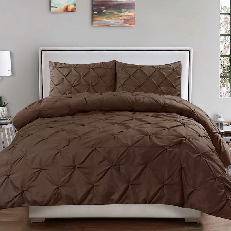 Classic and Chic Pintuck Pinch Pleated 3-piece Comforter Set