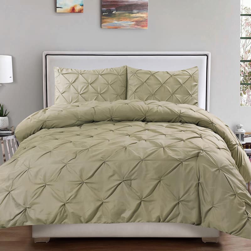 Classic and Chic Pintuck Pinch Pleated 3-piece Comforter Set