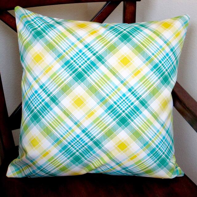 Artisan Pillows Indoor 20-inch Notting Hill Plaid Tartan Pink or Aquamarine 20-inch Throw Pillow Cover - Green