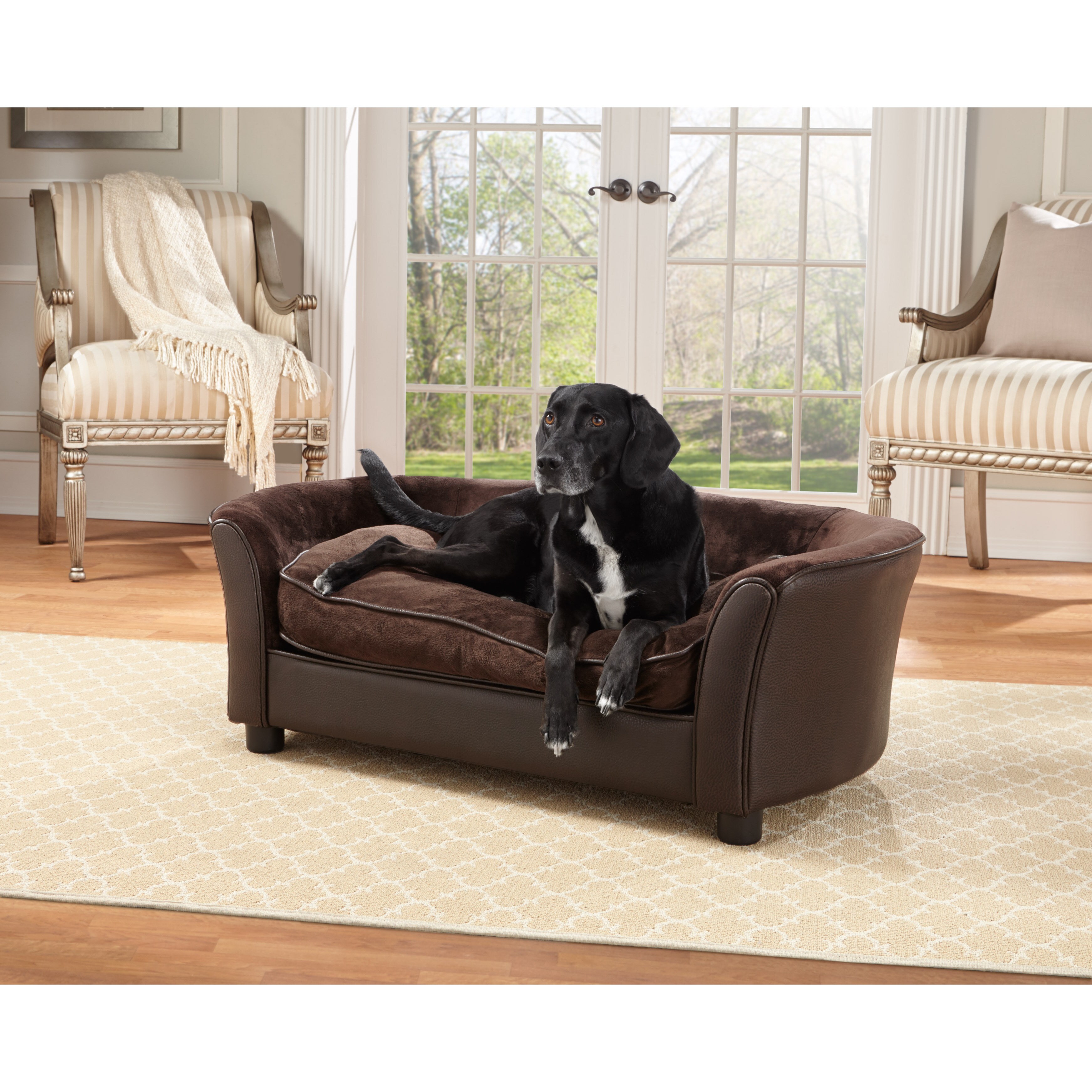 Enchant pets. Мебель для собак. Роскошная мебель для собак. Диван для животных. Животные на диване.
