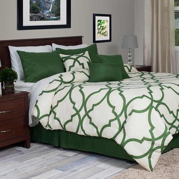 Shop Windsor Home Green And White Trellis 7 Piece Queen Oversized Comforter Set Overstock 10585105