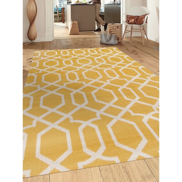 Contemporary Trellis Design Yellow 7 ft. 10 in. x 10 ft. 2 in. Indoor Area Rug - 7'10" x 10'2"