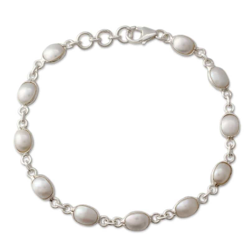 Handmade Romantic Aura Freshwater Pearl Adjustable Bracelet (India) - White - 8.5 Inch - White - 4.5-5 MM