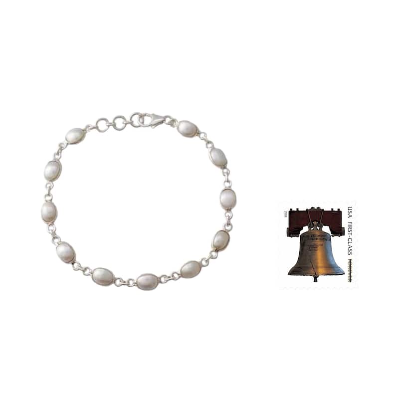 Handmade Romantic Aura Freshwater Pearl Adjustable Bracelet (India)
