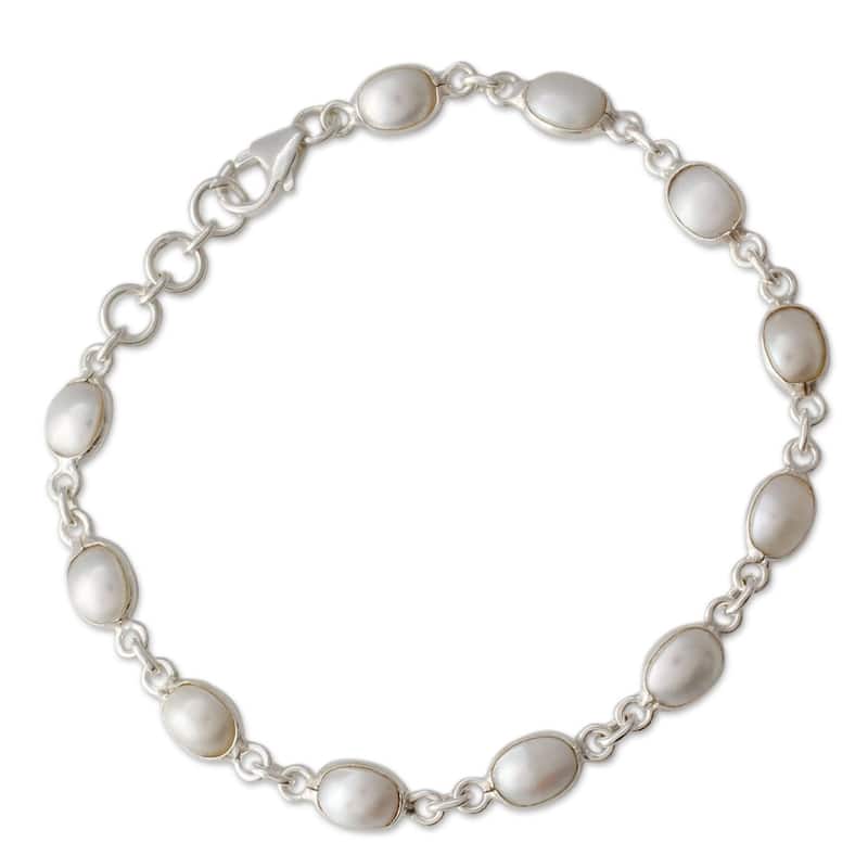 Handmade Romantic Aura Freshwater Pearl Adjustable Bracelet (India)