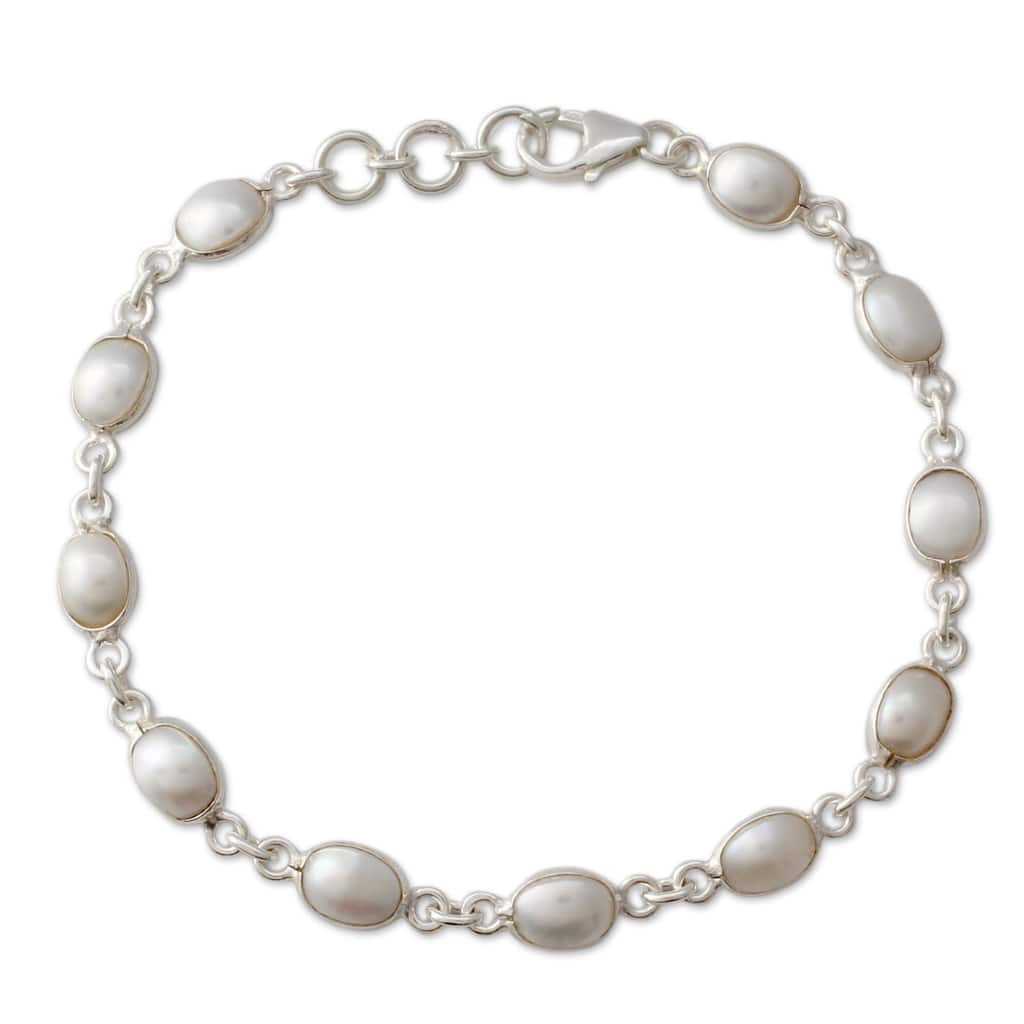 Handmade Romantic Aura Freshwater Pearl Adjustable Bracelet (India)
