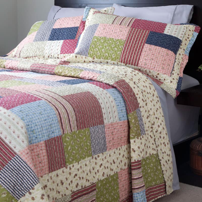 Savannah Classic Patchwork Quilt Set by Windsor Home - Twin