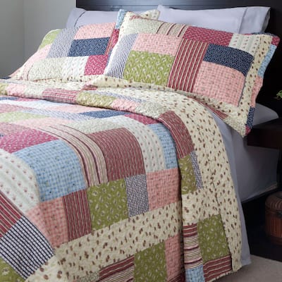 Savannah Classic Patchwork Quilt Set by Windsor Home