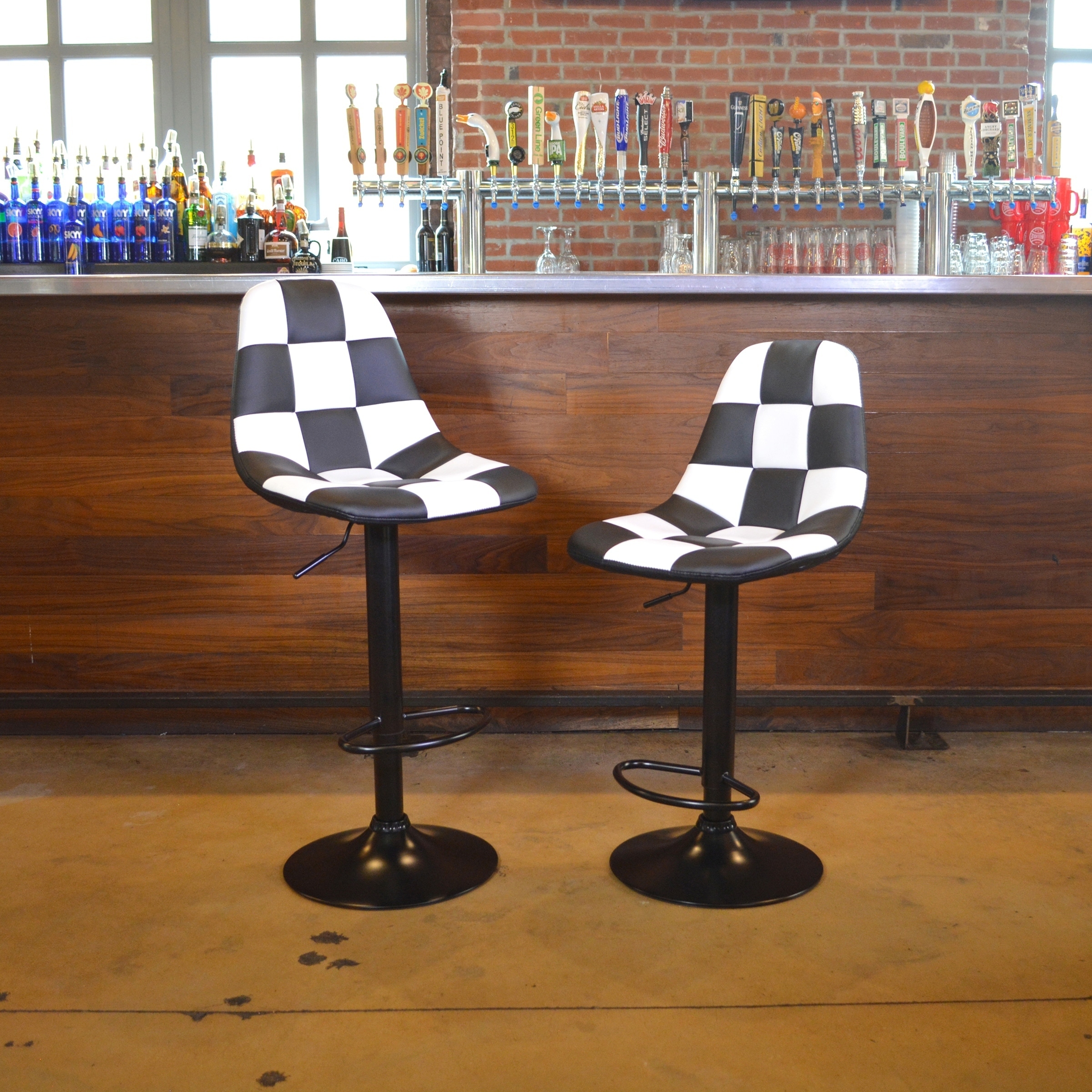 AmeriHome White Checkered Racing Bar Chairs Set of 2