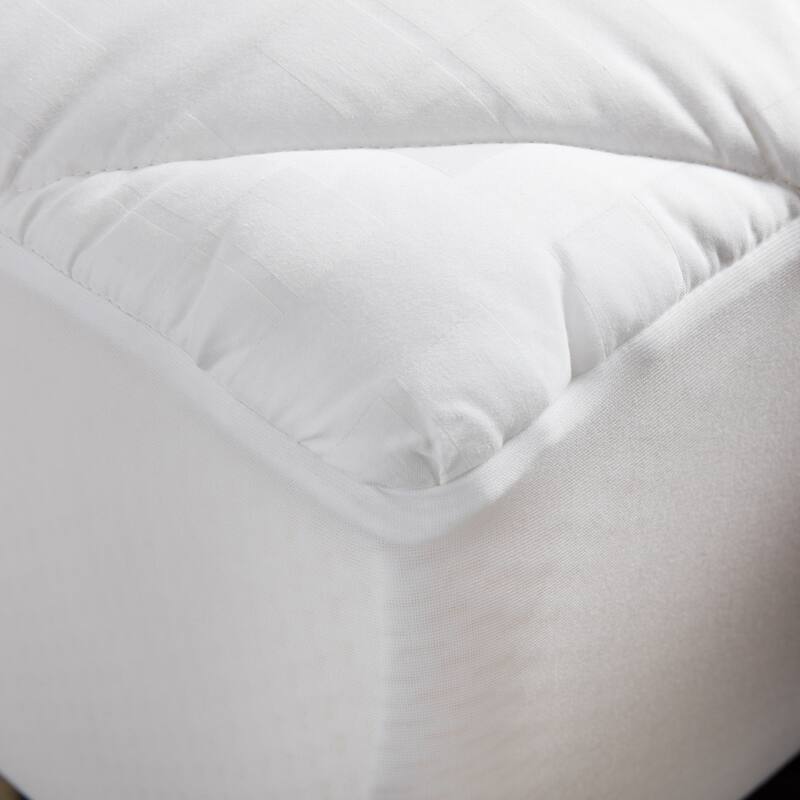 St. James Home 380 Thread Count Stain Resistant Mattress Pad - White