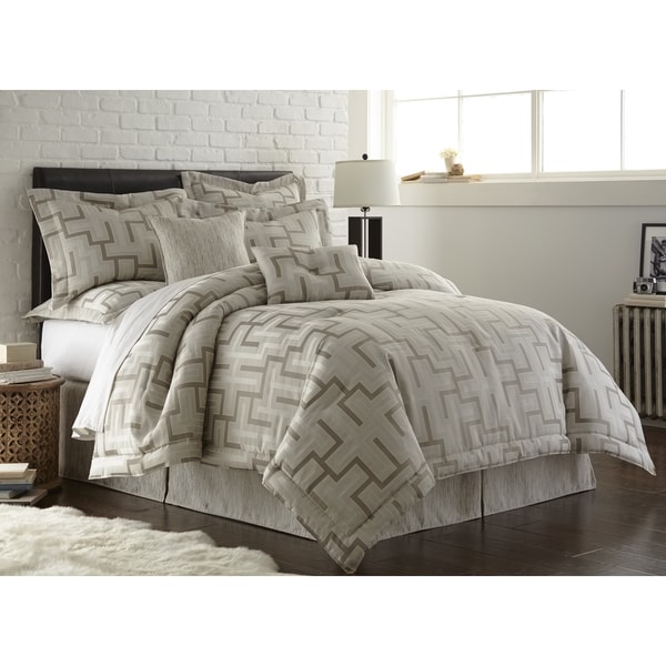 Austin Horn En Vogue Maze Platinum Grey 4 Piece Comforter Set Austin Horn En Vogue Maze Platinum Grey 4 Piece Comforter Set