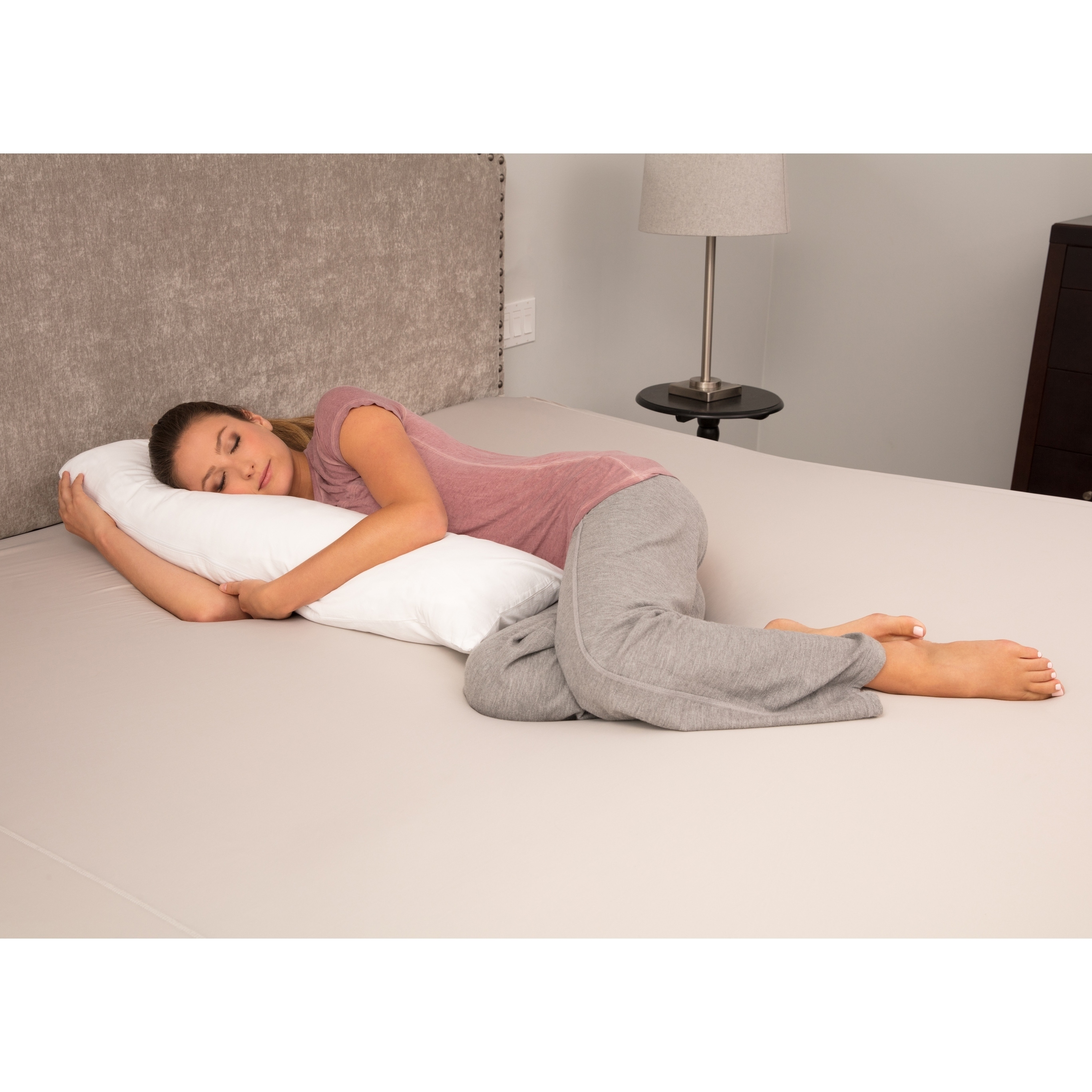 https://ak1.ostkcdn.com/images/products/10812283/L-Shaped-Long-Body-Pregnancy-Pillow-with-Neck-Support-for-Side-Sleeping-15508685-47ed-45ff-984e-8631aa134d65.jpg