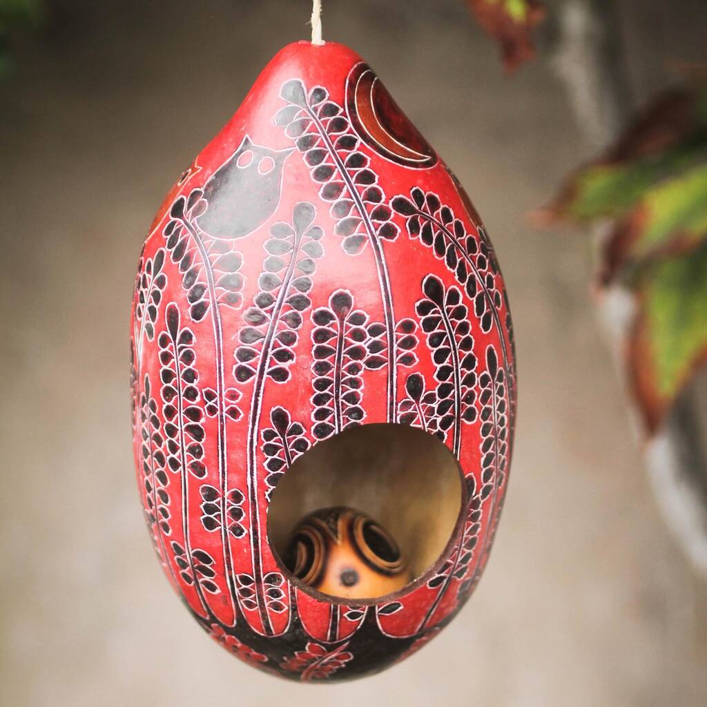 Handcrafted Mate Gourd 'Scarlet Owl' Birdhouse (Peru)