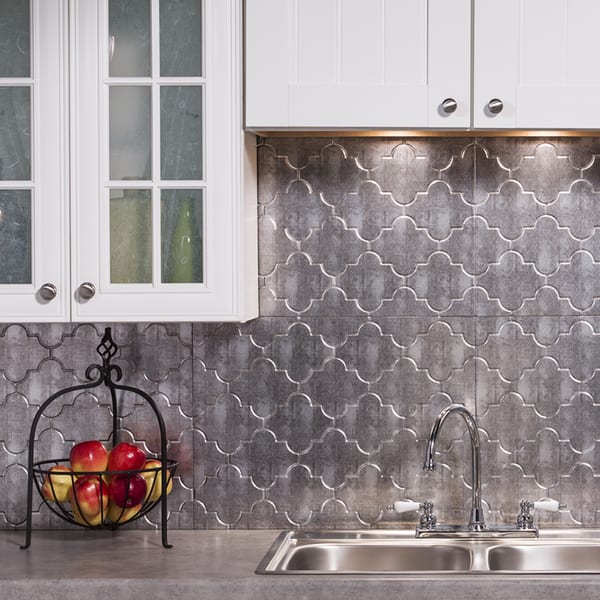 Fasade Monoco Crosshatch Silver 15-square Foot Backsplash 15 Sq Ft Kit