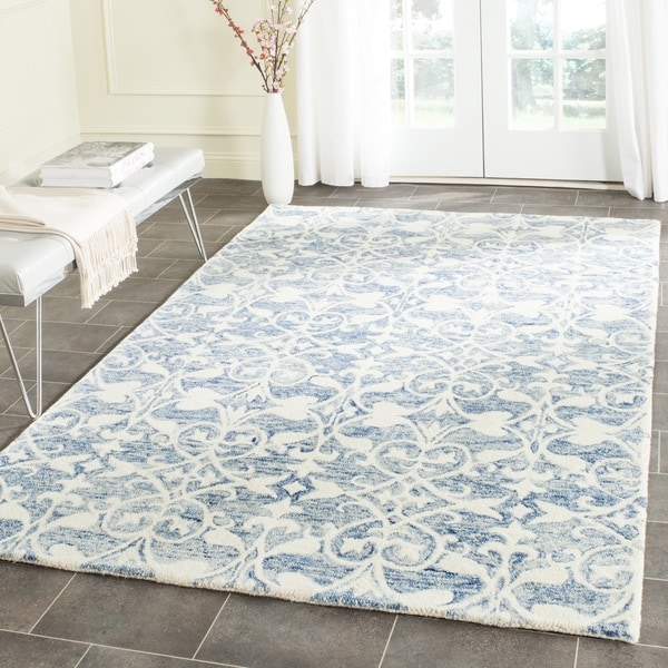 Safavieh Handmade Chatham Dark Blue/ Ivory Wool Rug - 4' x 6'