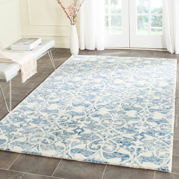 Safavieh Handmade Chatham Dark Blue/ Ivory Wool Rug - 4' x 6'