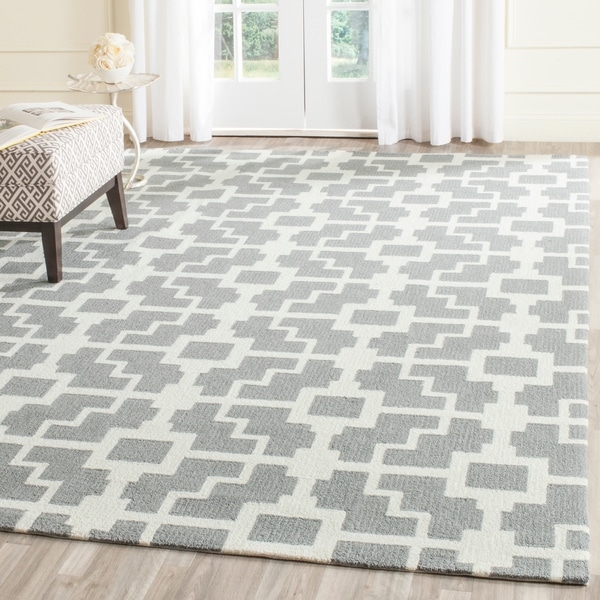 Safavieh Hand-Hooked Four Seasons Grey / Ivory Polyester Rug - 8' x 10'