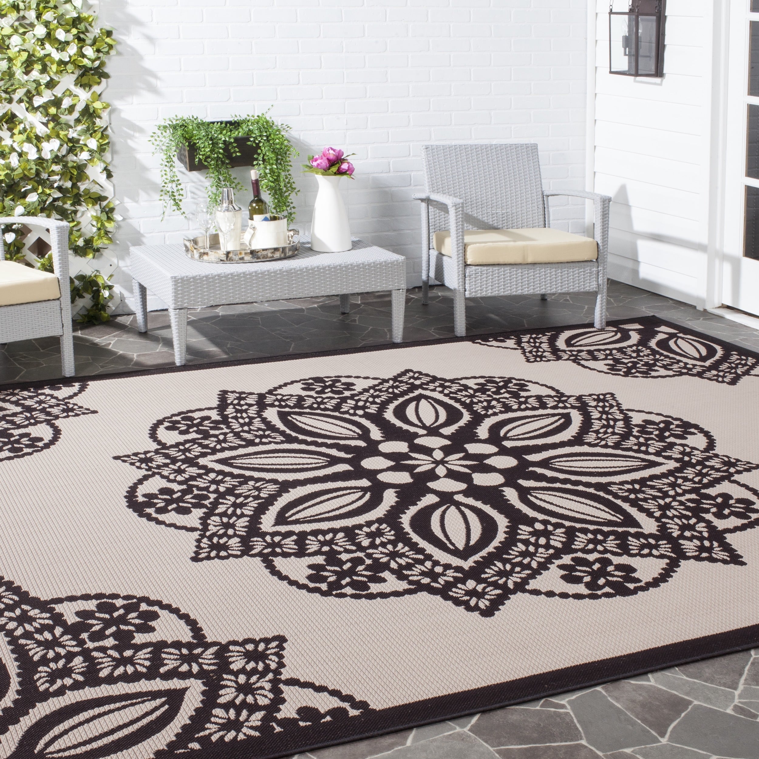 Shop Safavieh Courtyard Floral Medallion Beige/ Black Indoor/ Outdoor