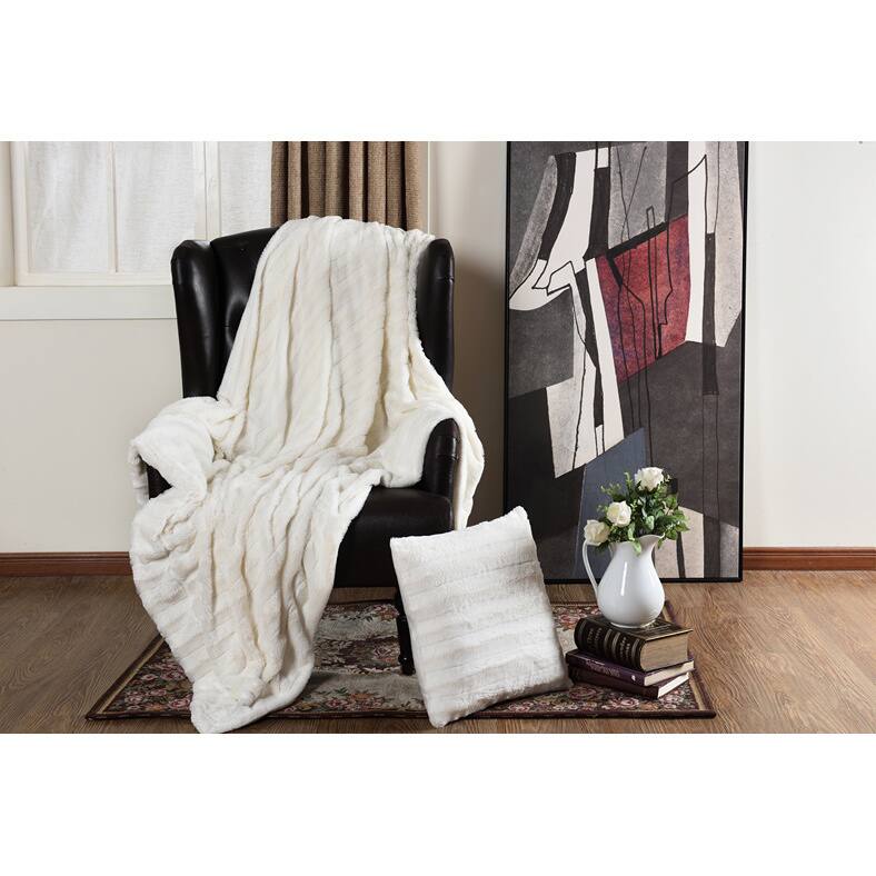 Cheer Collection Faux Fur/ Microplush Reversible Throw Blanket