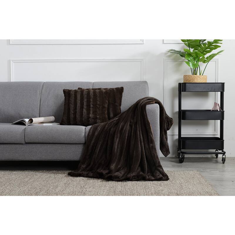 Cheer Collection Faux Fur/ Microplush Reversible Throw Blanket