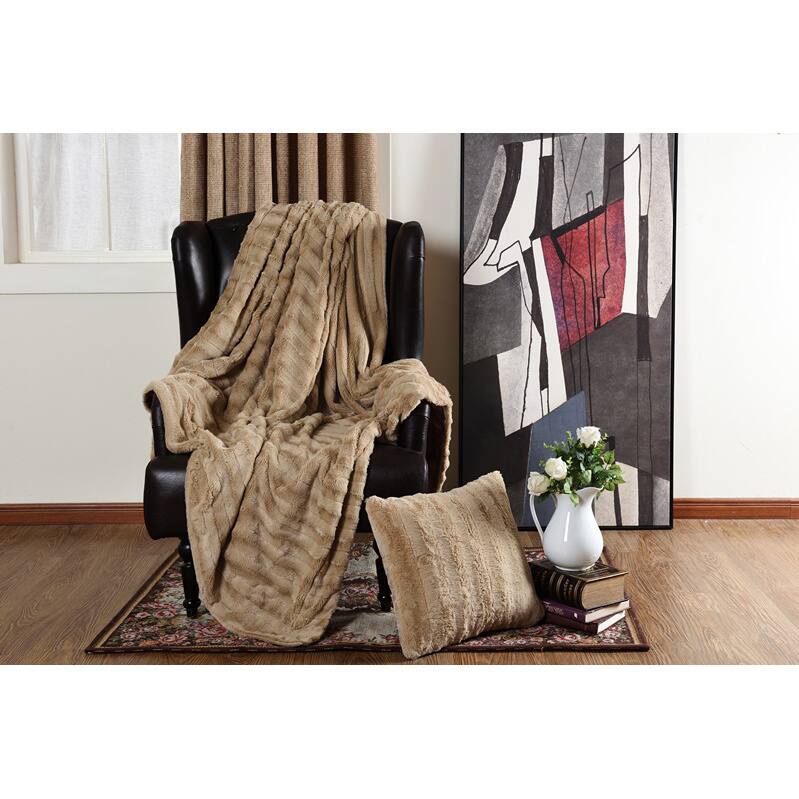 Cheer Collection Faux Fur/ Microplush Reversible Throw Blanket