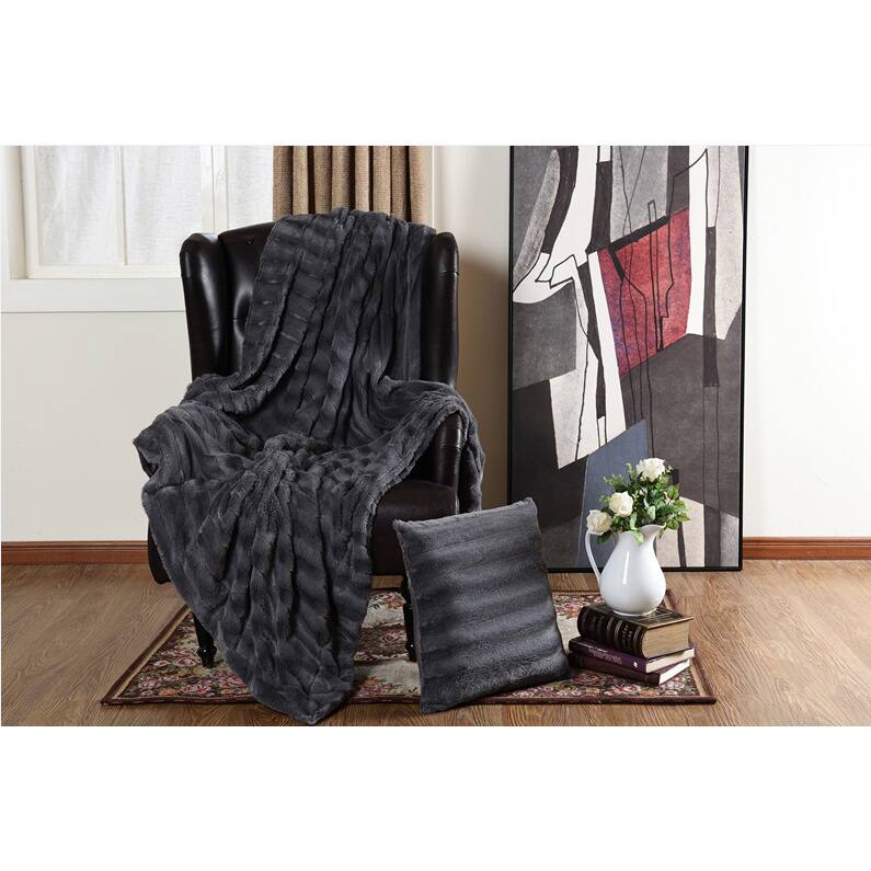 Cheer Collection Faux Fur/ Microplush Reversible Throw Blanket