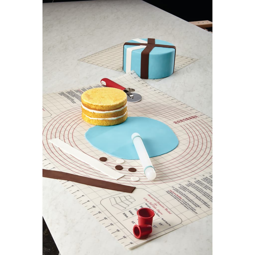 Cake Boss(tm) Decorating Tools 2-Piece Plastic Roll & Cut Mat Set