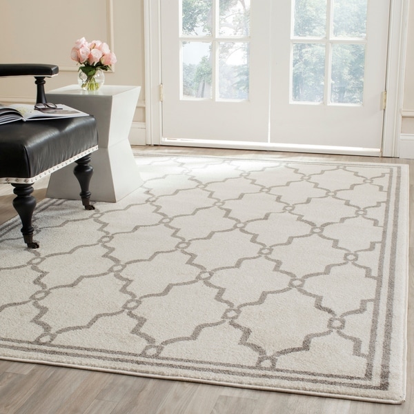 Safavieh Indoor/ Outdoor Amherst Navy/ Beige Rug - 10' x 14'