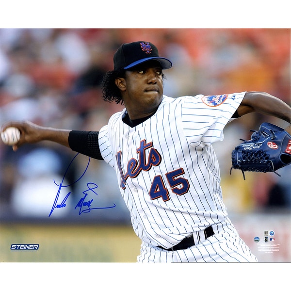 Pedro Martinez Signed New York Mets Pitch 16x20 Photo ( MLB Auth)