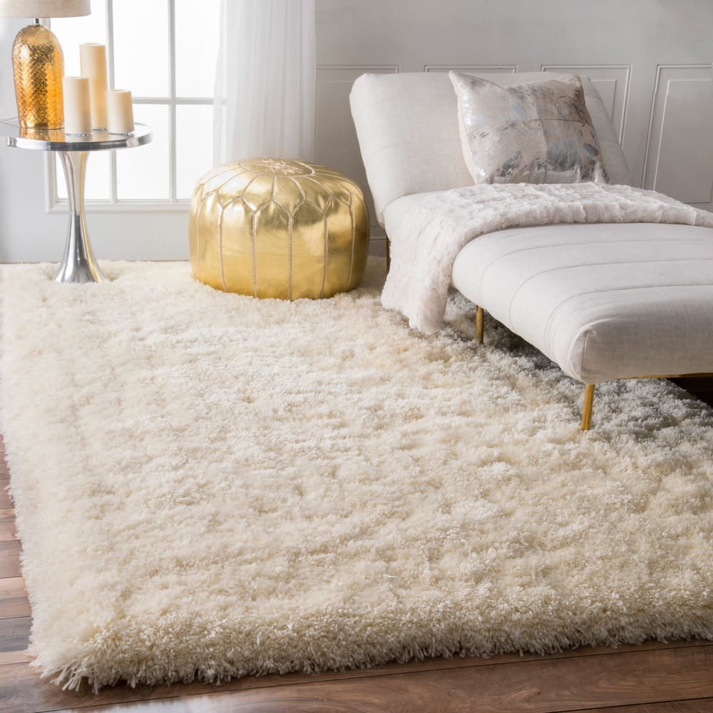 Nuloom Solid Soft and Plush White Shag Rug (4' x 6') - 4' x 6'
