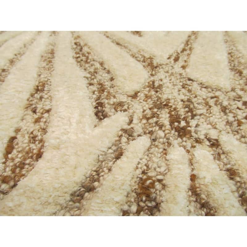 Hand-tufted Wool & Viscose Ivory Transitional Trellis Montego Rug