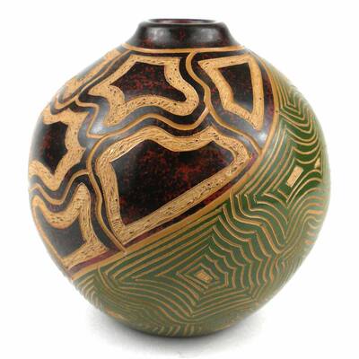Handmade 4-inch Round Tortoiseshell Design Vase (Nicaragua)