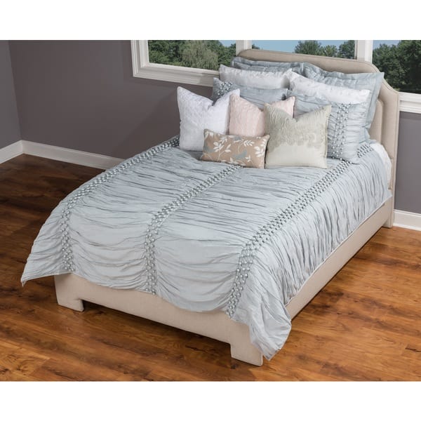 https://ak1.ostkcdn.com/images/products/11374228/Chelsea-Cane-Light-Blue-Quilt-by-Rizzy-Home-e1285742-8a58-4d3f-84fe-df4bfbf04798_600.jpg?impolicy=medium