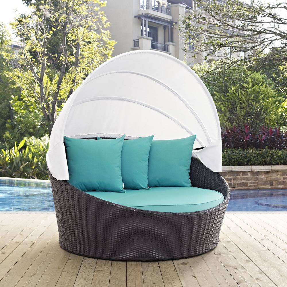 SAFAVIEH Outdoor Cadeo Wicker Daybed with Pillows and Cushions - On Sale -  Bed Bath & Beyond - 31764462