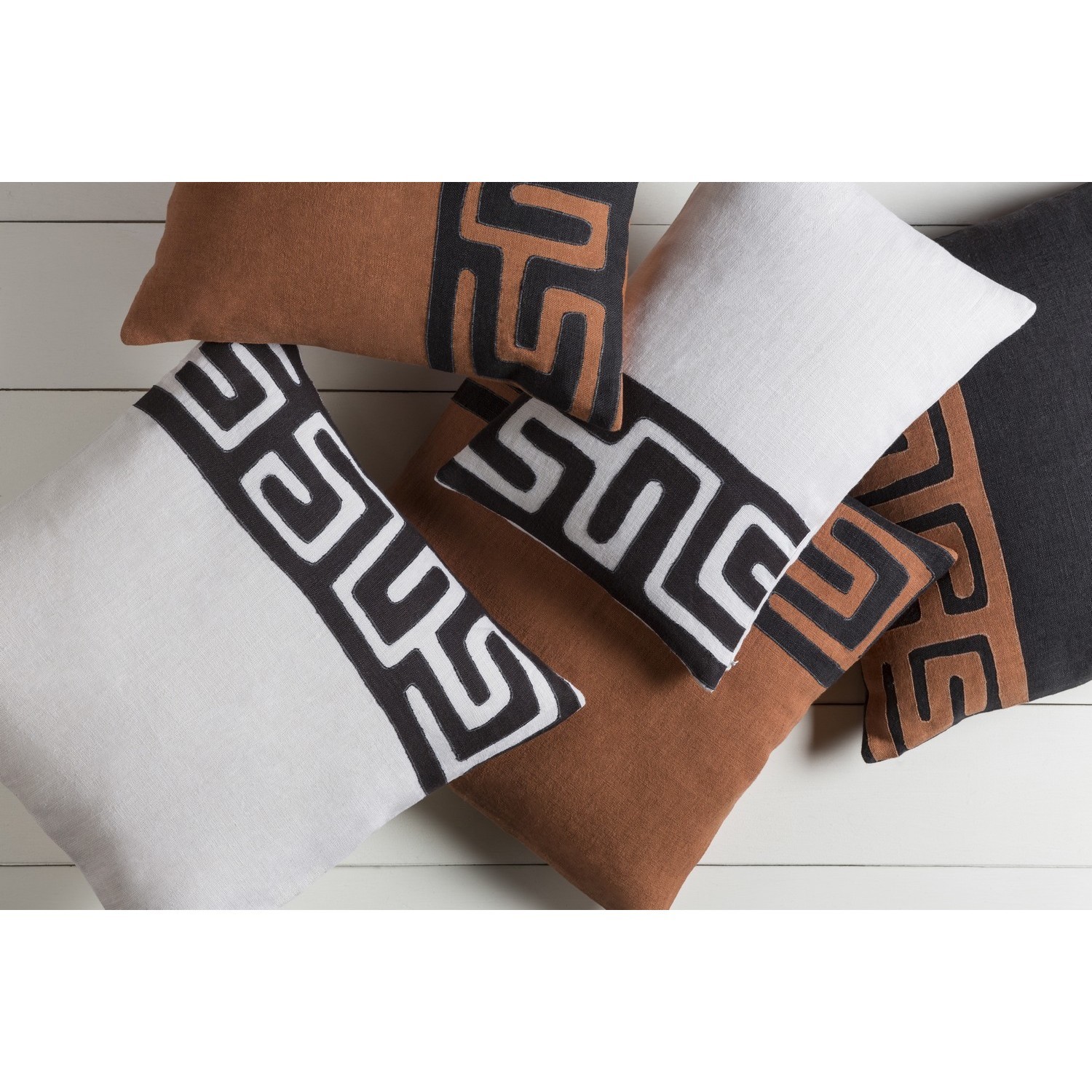 Decorative Alai 18-inch Poly or Feather Down Filled Throw Pillow