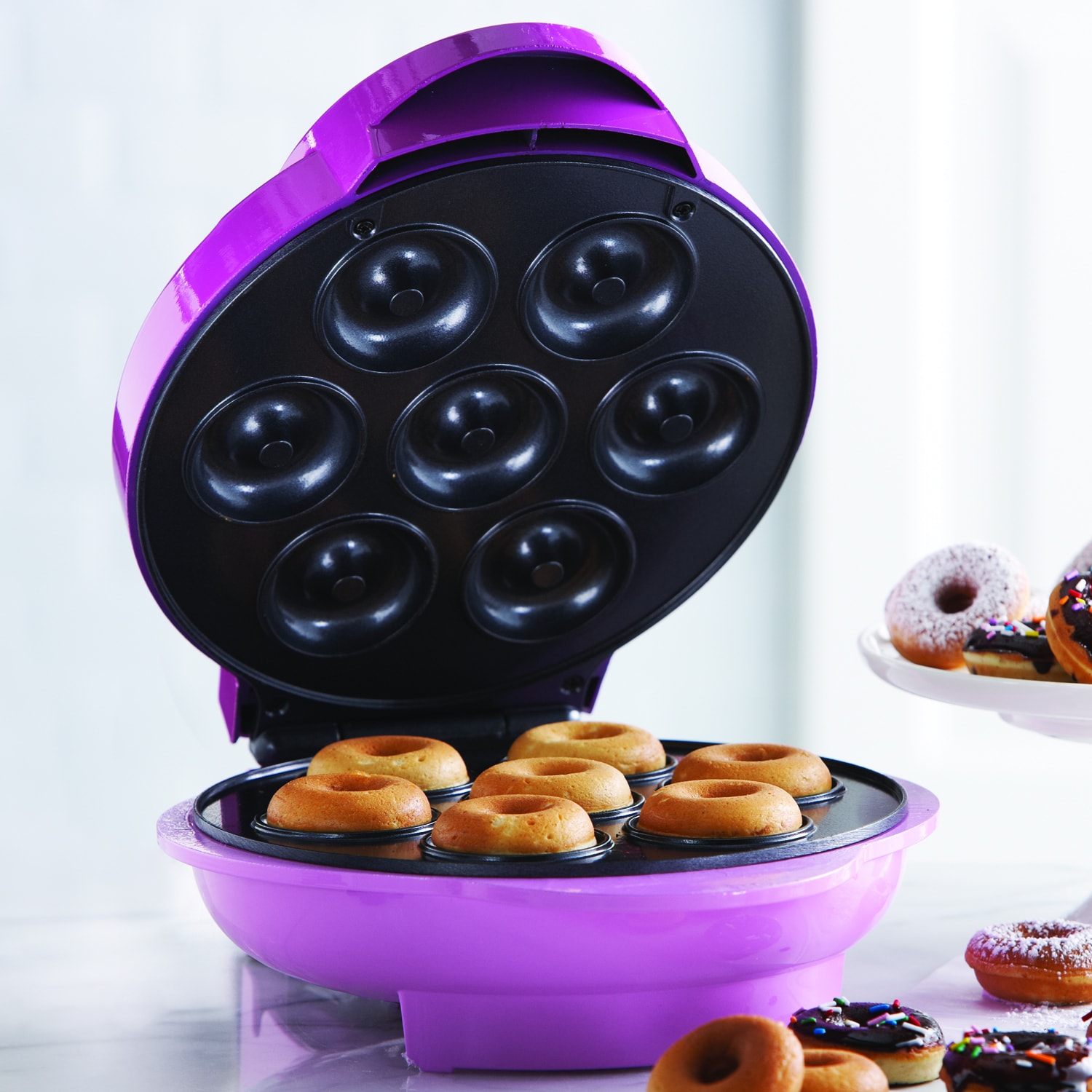 https://ak1.ostkcdn.com/images/products/11519905/Brentwood-TS-250-Mini-Donut-Maker-af4731fd-e452-44b6-97d7-77dc62eef6a6.jpg