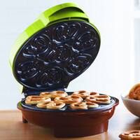 https://ak1.ostkcdn.com/images/products/11519906/Brentwood-TS-251-Mini-Pretzel-Maker-da7bda07-99d9-4994-9a01-533dce64b96c_320.jpg?imwidth=200&impolicy=medium